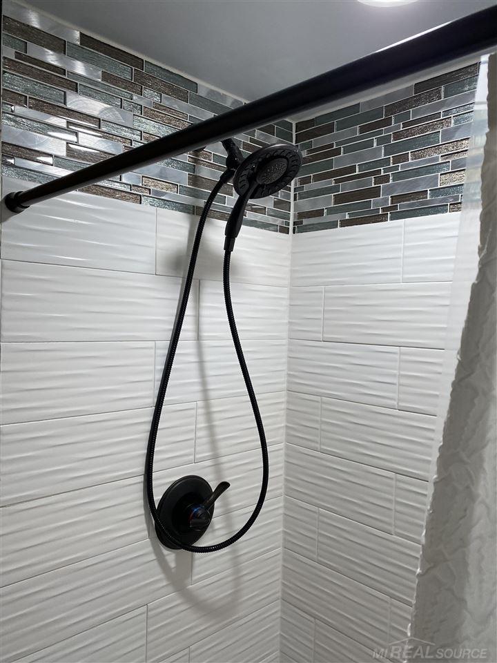 8953 Lakeshore Road Lexington, MI 48450 - Photo 10 of 24 Titled Shower