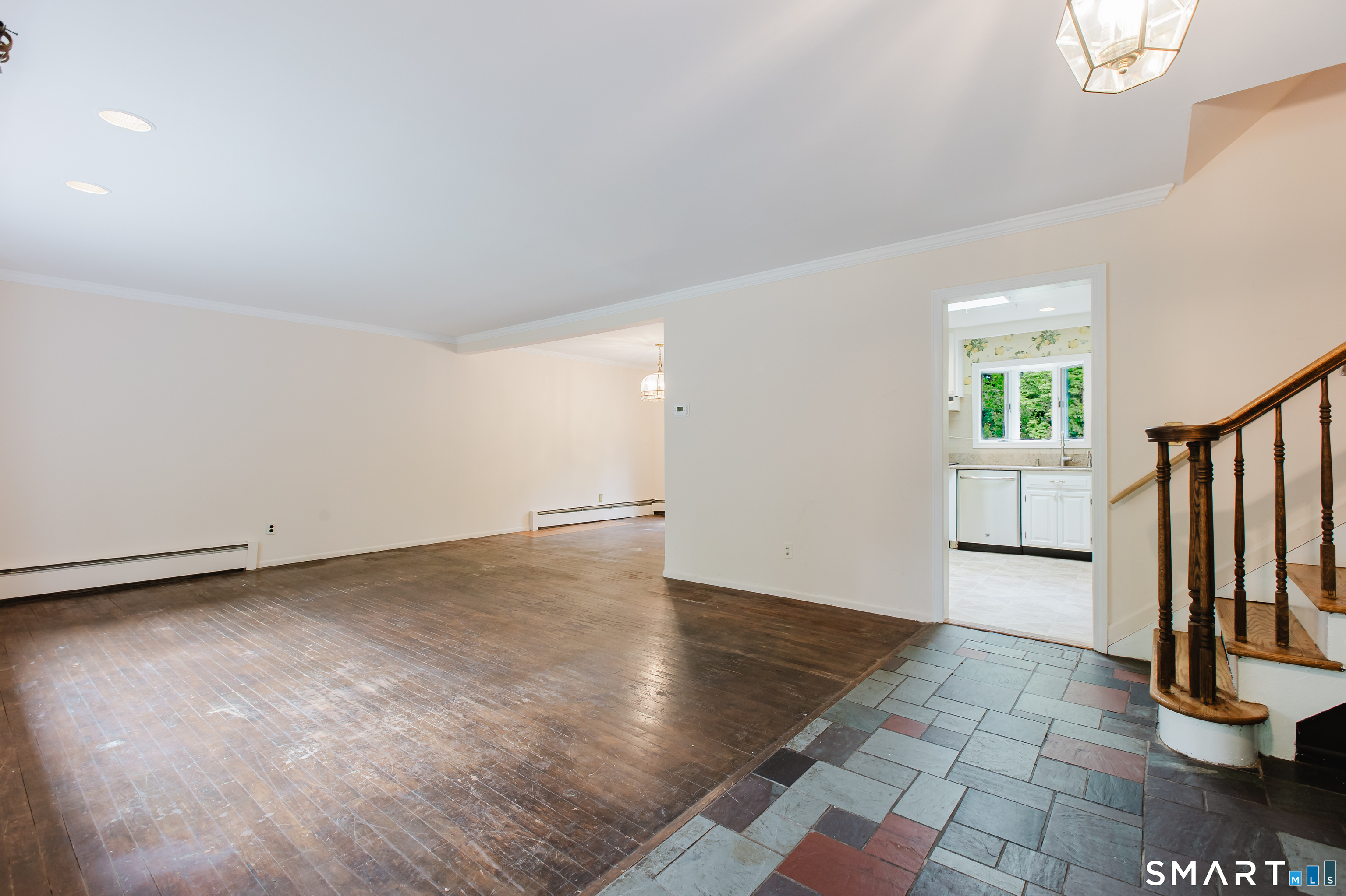 75 Westwood Road Stamford, CT 06902 - Photo 6 of 40 Living Room/ Foyer