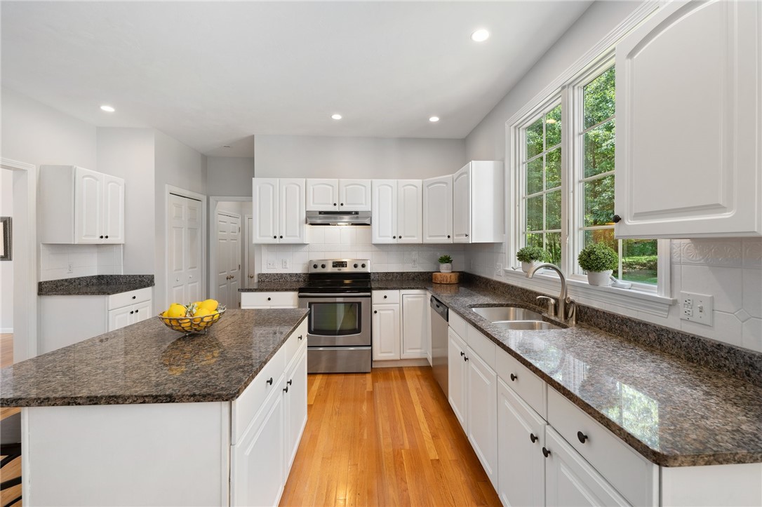 1875 Middle Road East Greenwich, RI 02818 - Photo 9 of 49