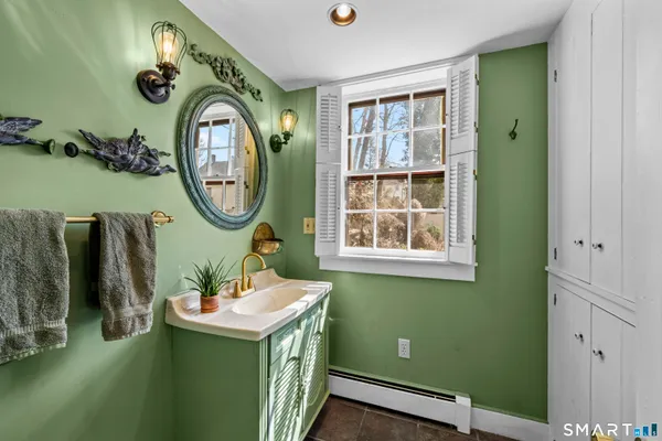 $450,000 | 371 Washington Street, Norwich, CT 06360