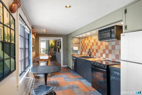 $450,000 | 371 Washington Street, Norwich, CT 06360