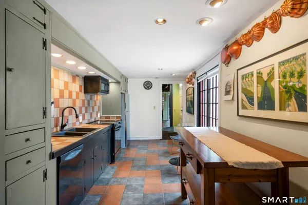 $450,000 | 371 Washington Street, Norwich, CT 06360