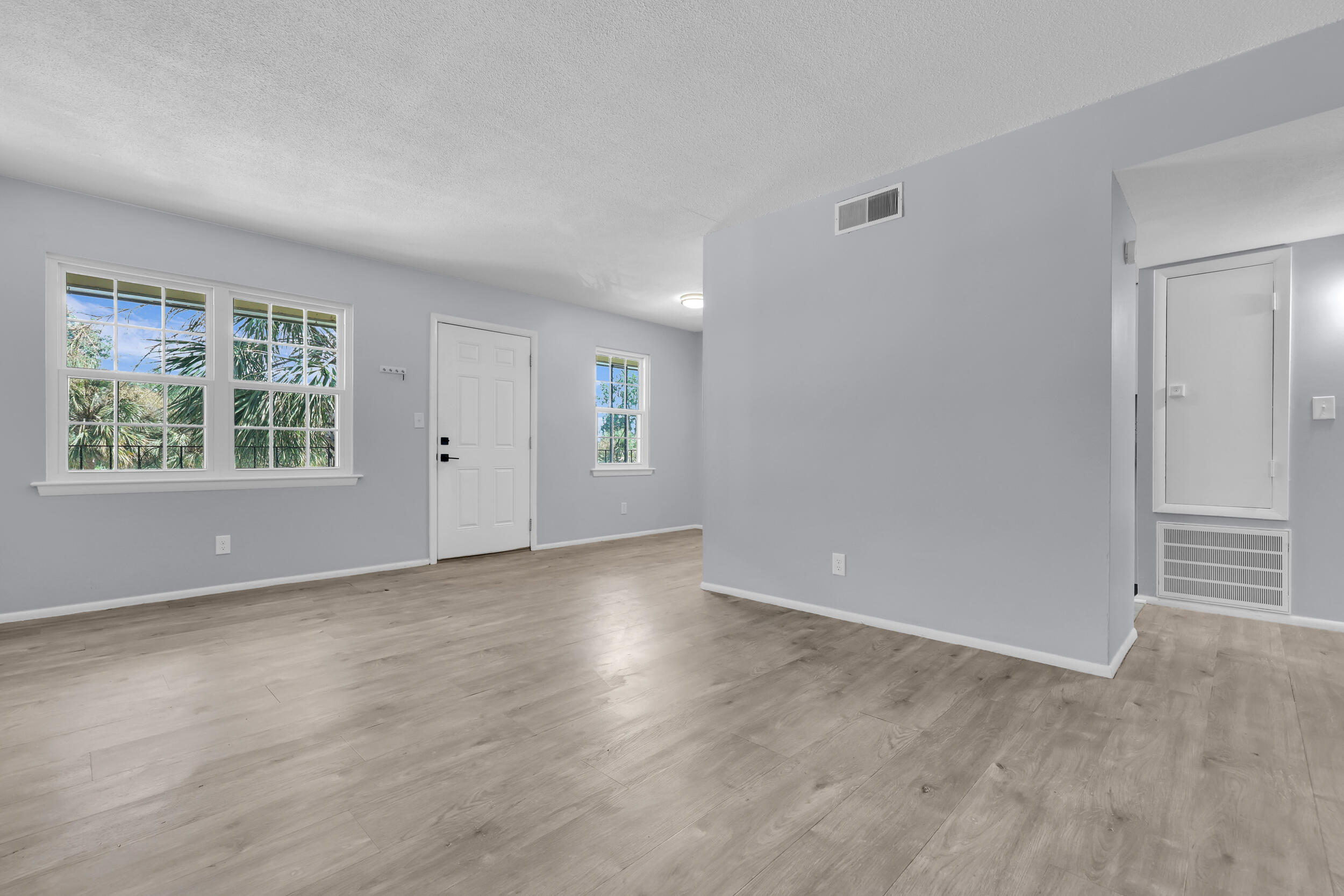 6240 Old Point Road, Unit C14 Hanahan, SC 29410 - Photo 8 of 27 4_ru4a0551
