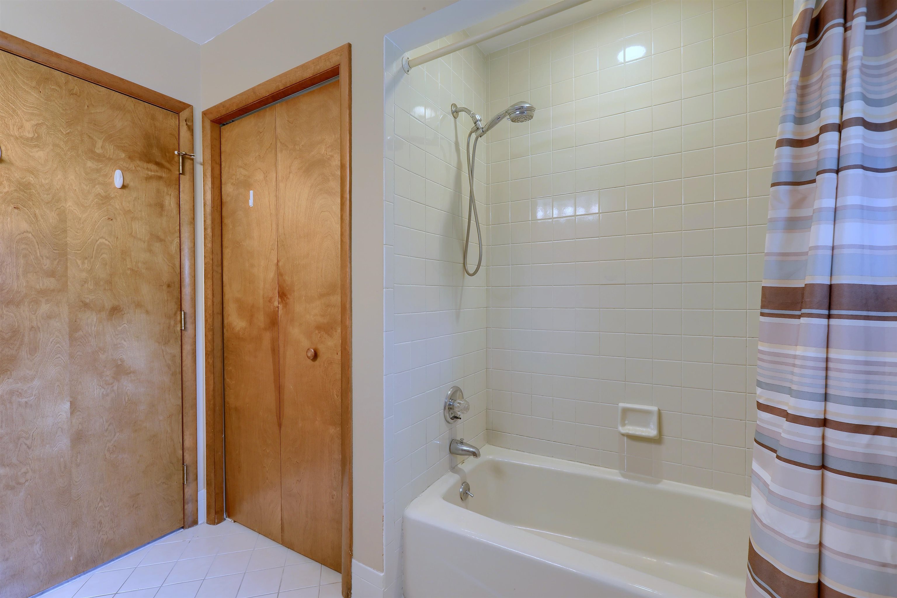 2734 East Wattles Road Troy, MI 48083 - Photo 31 of 44