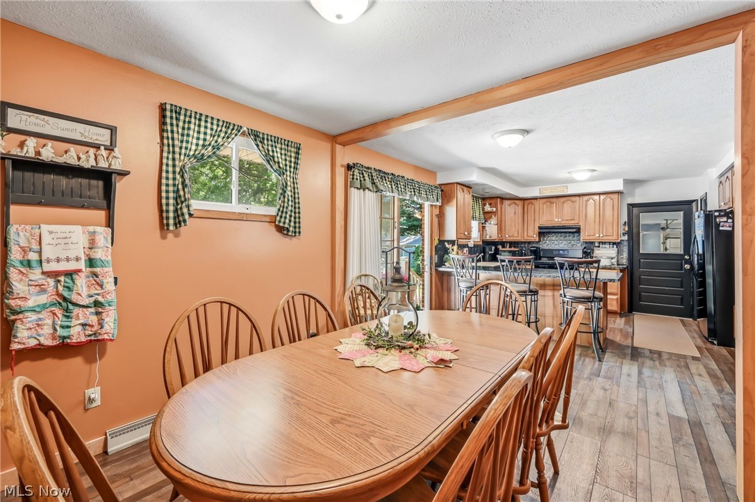 6127 Columbus Road Northeast Louisville, OH 44641 - Photo 15 of 49 Dining room looking into kitchen