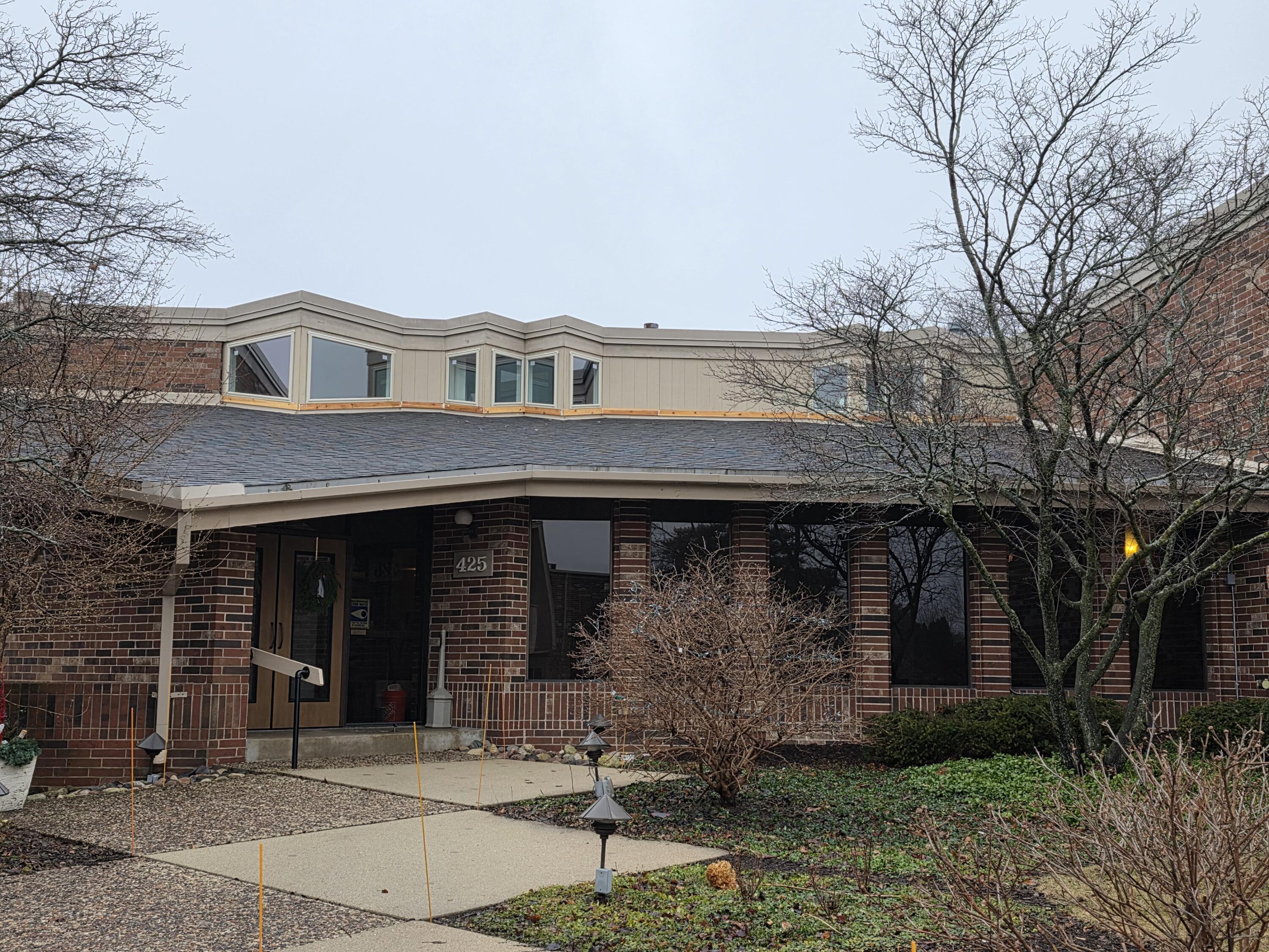 425 West Willow Court, Unit 222 Fox Point, WI 53217 - Photo 16 of 25 Exterior