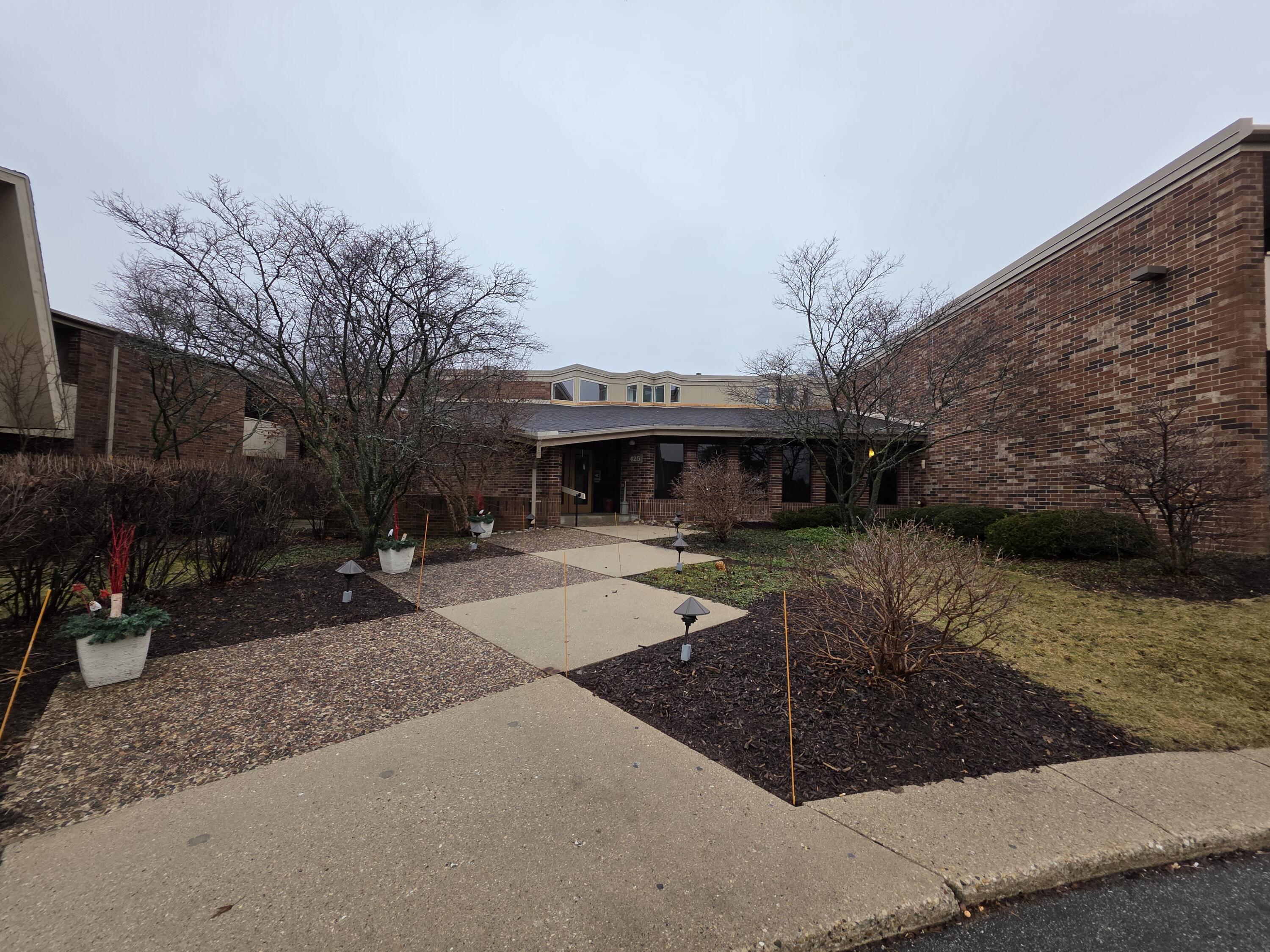 425 West Willow Court, Unit 222 Fox Point, WI 53217 - Photo 17 of 25 Exterior