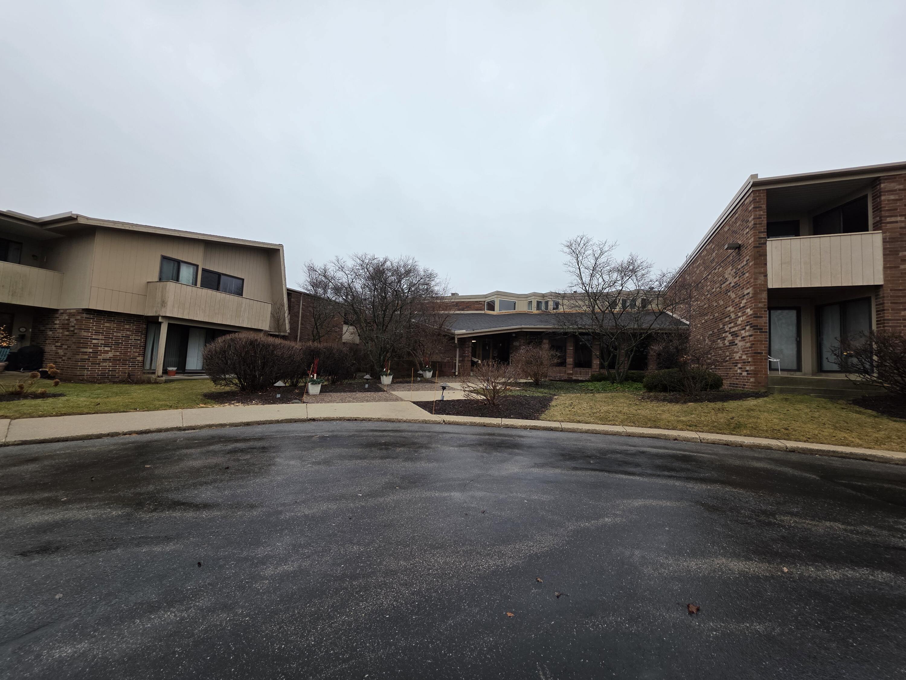 425 West Willow Court, Unit 222 Fox Point, WI 53217 - Photo 18 of 25 Exterior