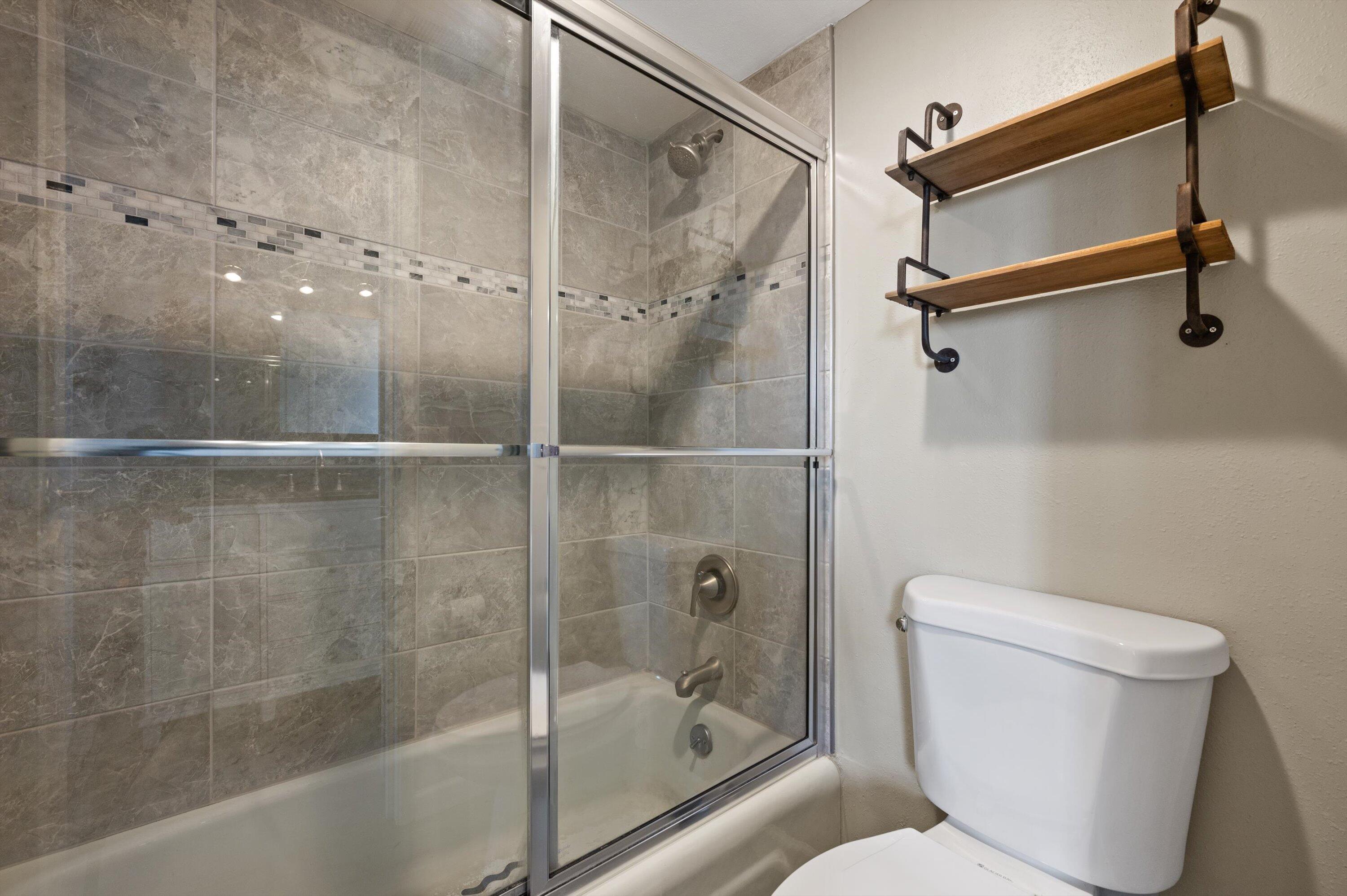 425 West Willow Court, Unit 222 Fox Point, WI 53217 - Photo 3 of 25 Full Bathroom