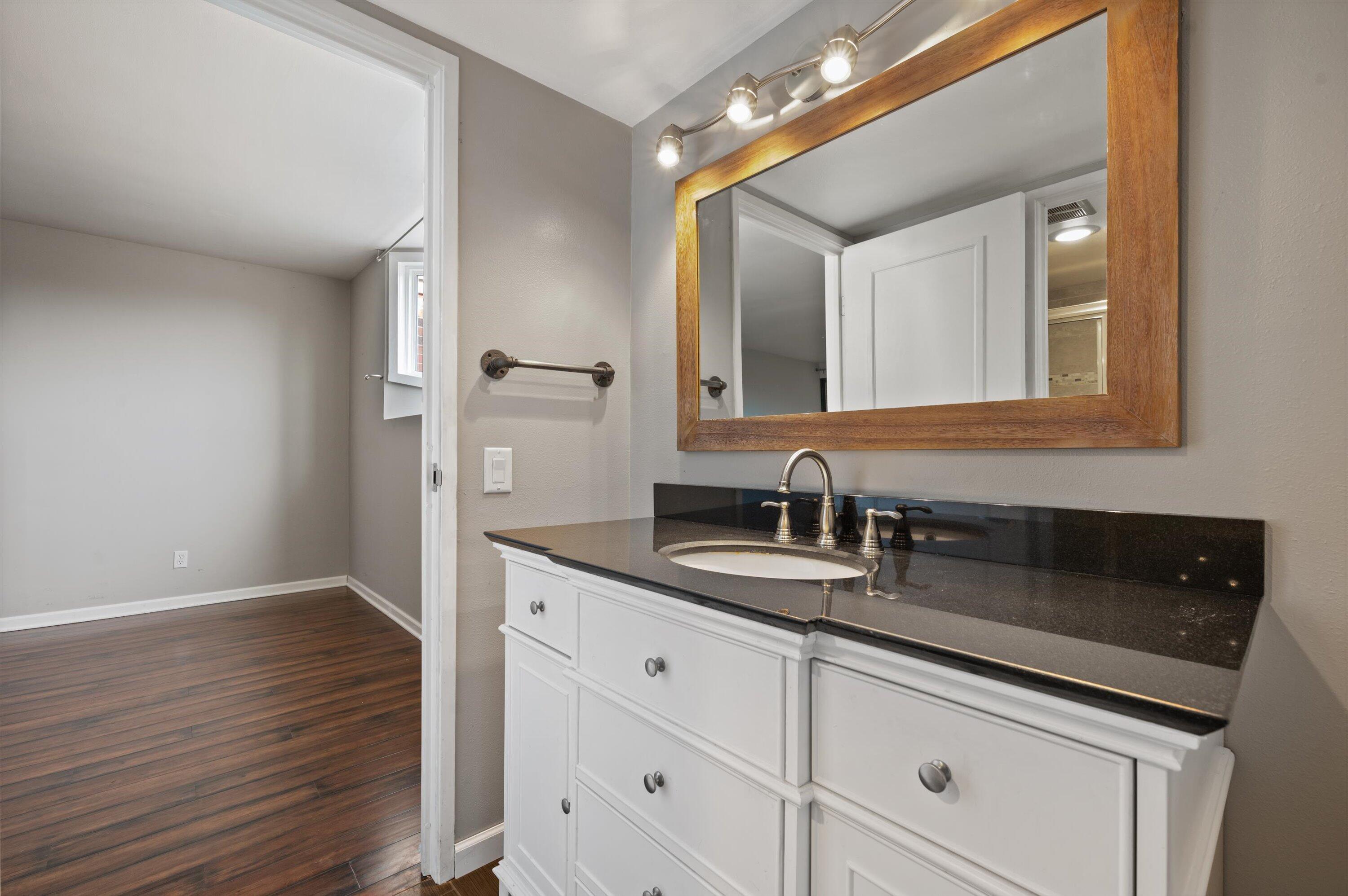 425 West Willow Court, Unit 222 Fox Point, WI 53217 - Photo 4 of 25 Full Bathroom