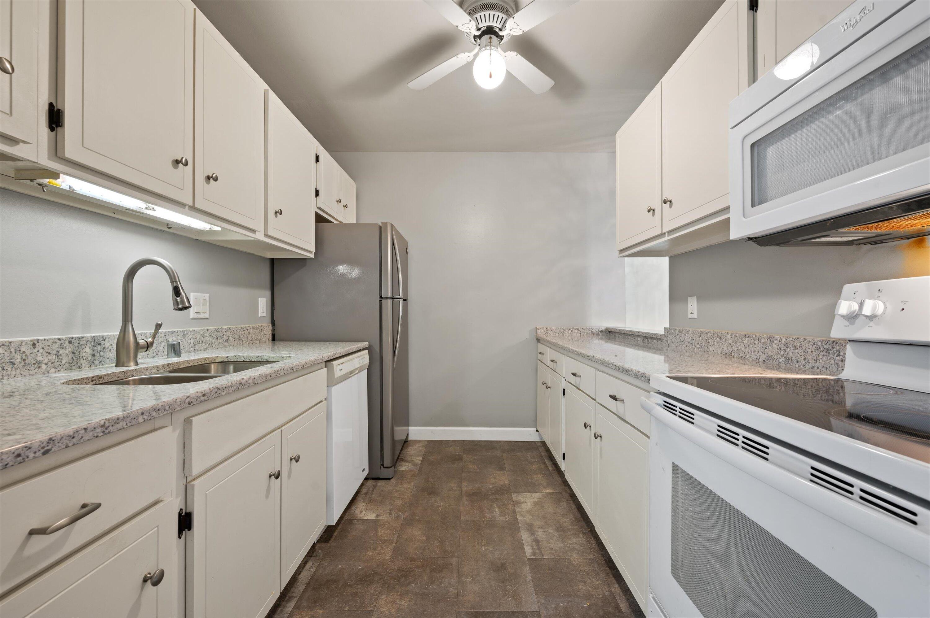 425 West Willow Court, Unit 222 Fox Point, WI 53217 - Photo 9 of 25 Ktchen