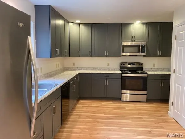 $2,100 | 1661 Cobblestone Creek Drive, Florissant, MO 63031