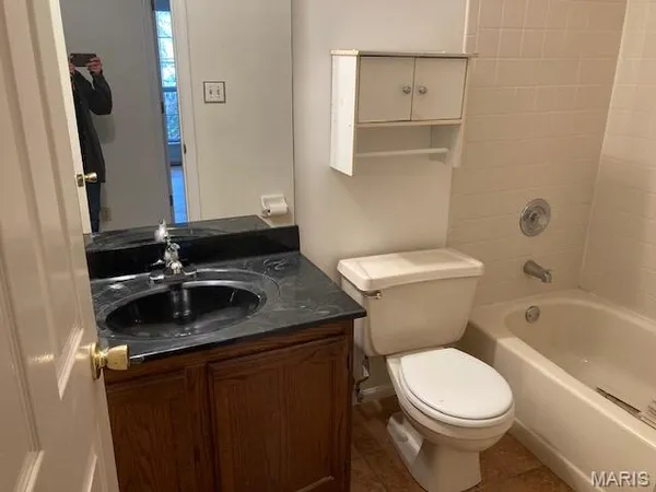 $2,100 | 1661 Cobblestone Creek Drive, Florissant, MO 63031