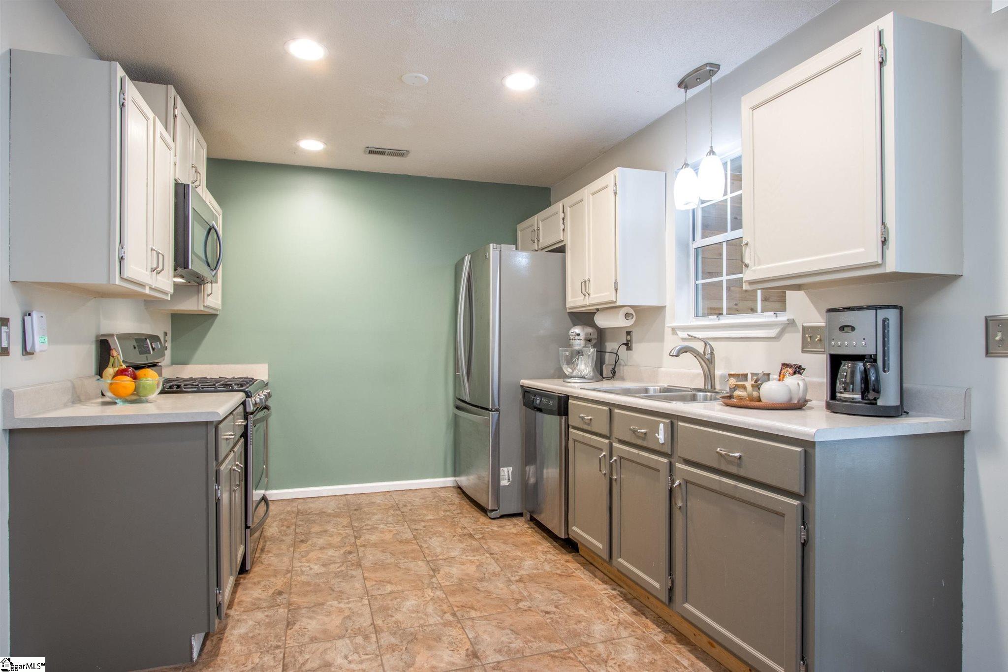 108 West Fall River Way Simpsonville, SC 29680 - Photo 3 of 29 Gallery Image 3