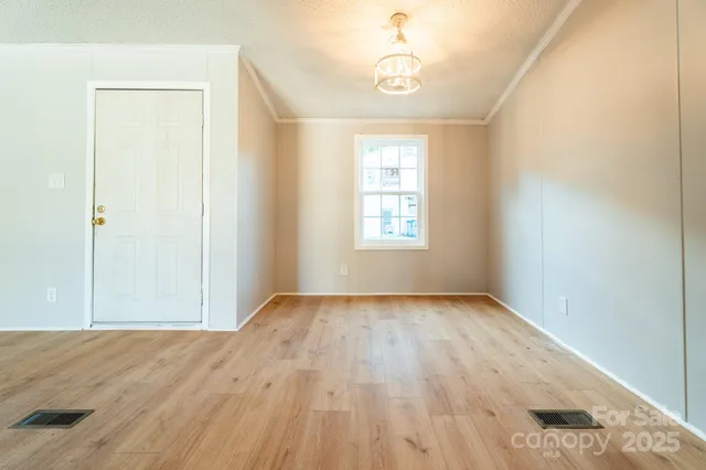 $210,000 | 2918 23rd Avenue Northeast, Hickory, NC 28601