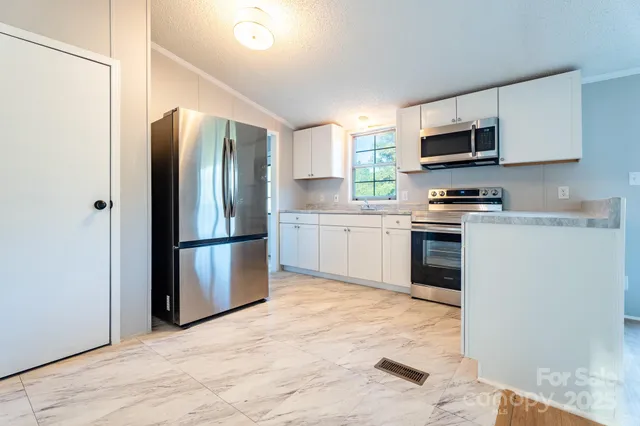 $210,000 | 2918 23rd Avenue Northeast, Hickory, NC 28601