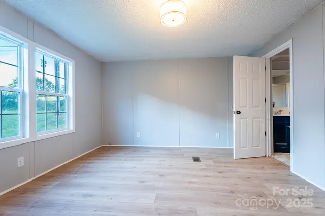 $210,000 | 2918 23rd Avenue Northeast, Hickory, NC 28601