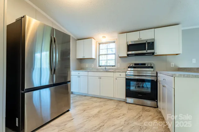 $210,000 | 2918 23rd Avenue Northeast, Hickory, NC 28601