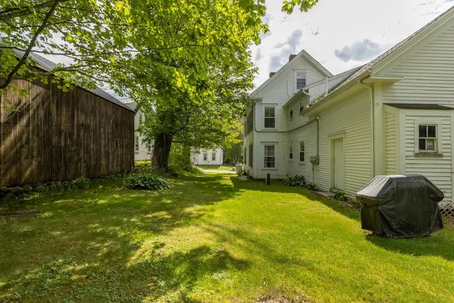 $425,000 | 11 Drake Hill Road, Strafford, NH 03884