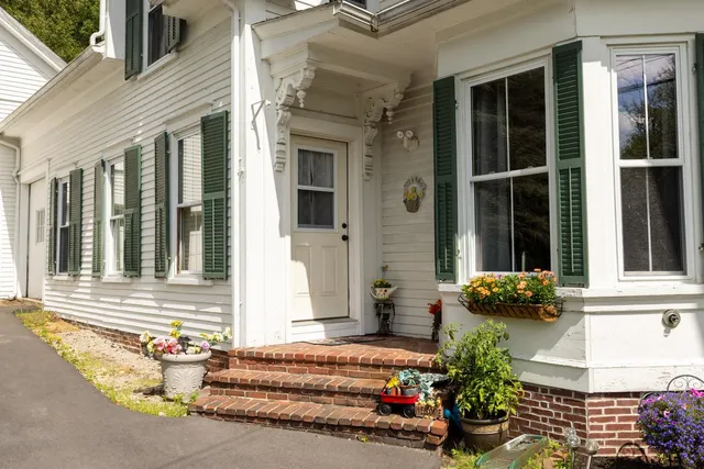 $425,000 | 11 Drake Hill Road, Strafford, NH 03884