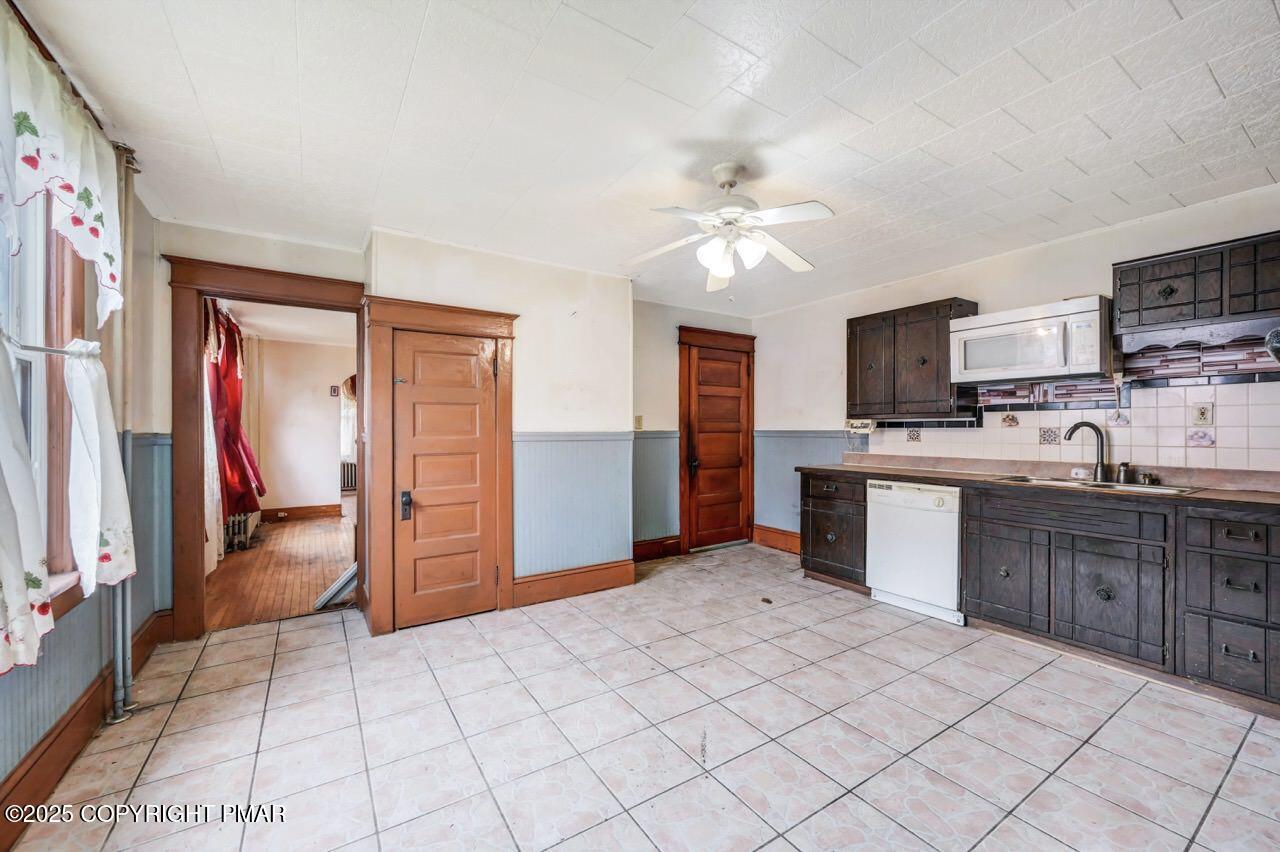 635 Vine Street Freeland, PA 18224 - Photo 17 of 47 635 Vine St 13 Large - Copy