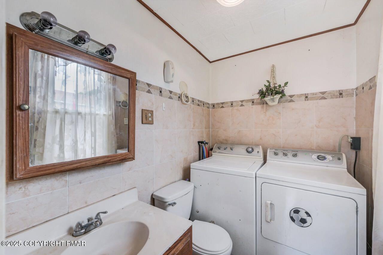 635 Vine Street Freeland, PA 18224 - Photo 22 of 47 635 Vine St 19 Large