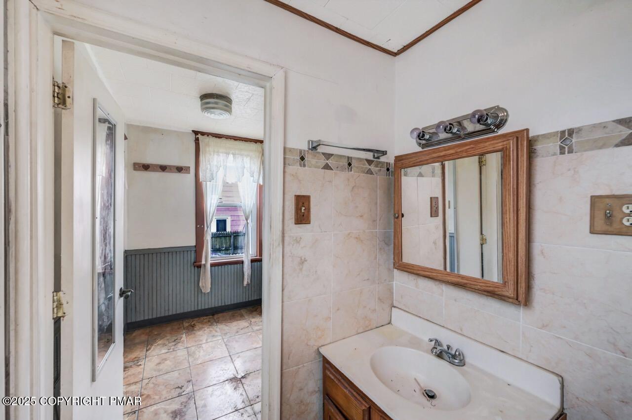 635 Vine Street Freeland, PA 18224 - Photo 23 of 47 635 Vine St 20 Large