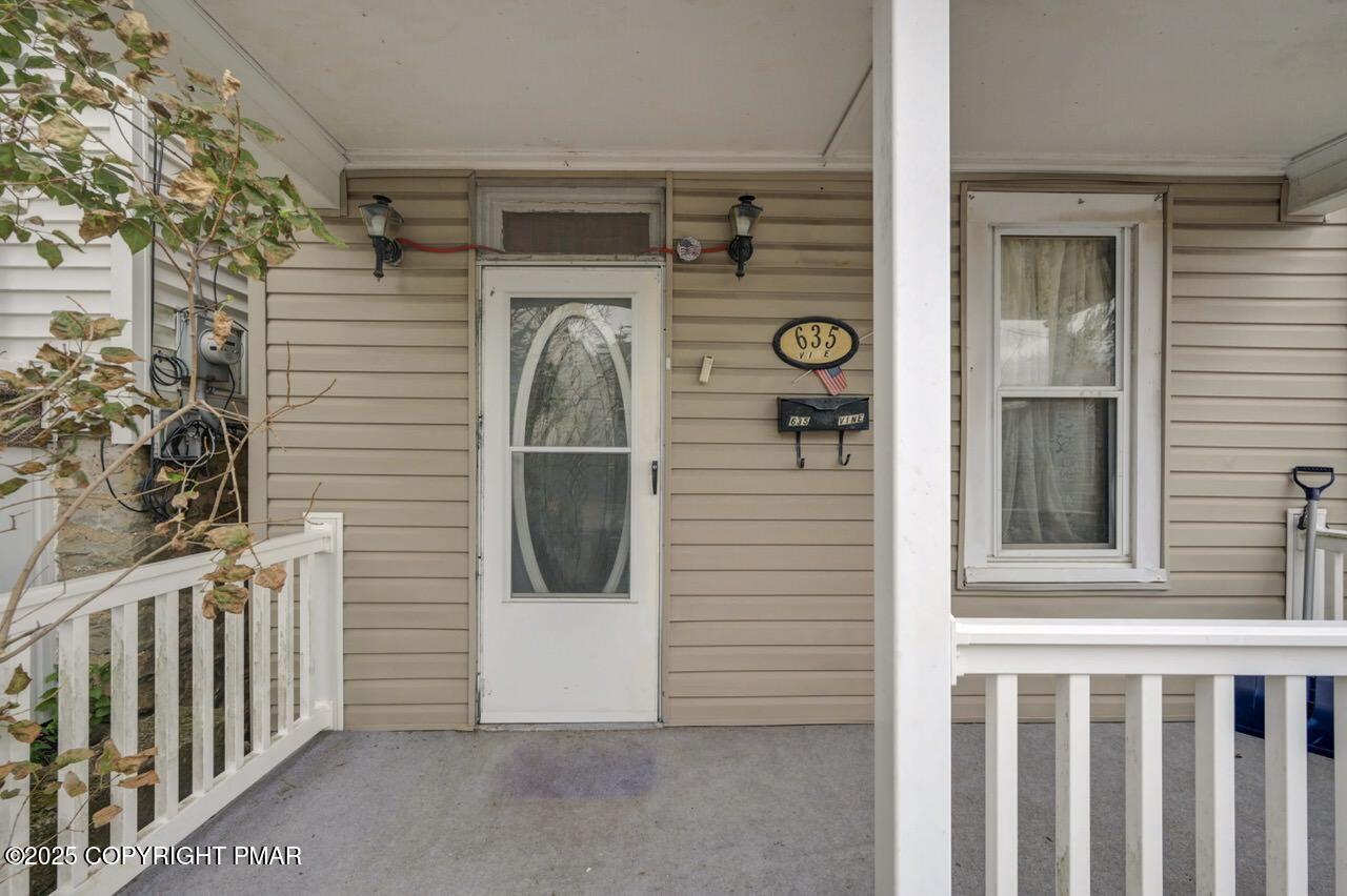 635 Vine Street Freeland, PA 18224 - Photo 4 of 47 635 Vine St 03 Large - Copy
