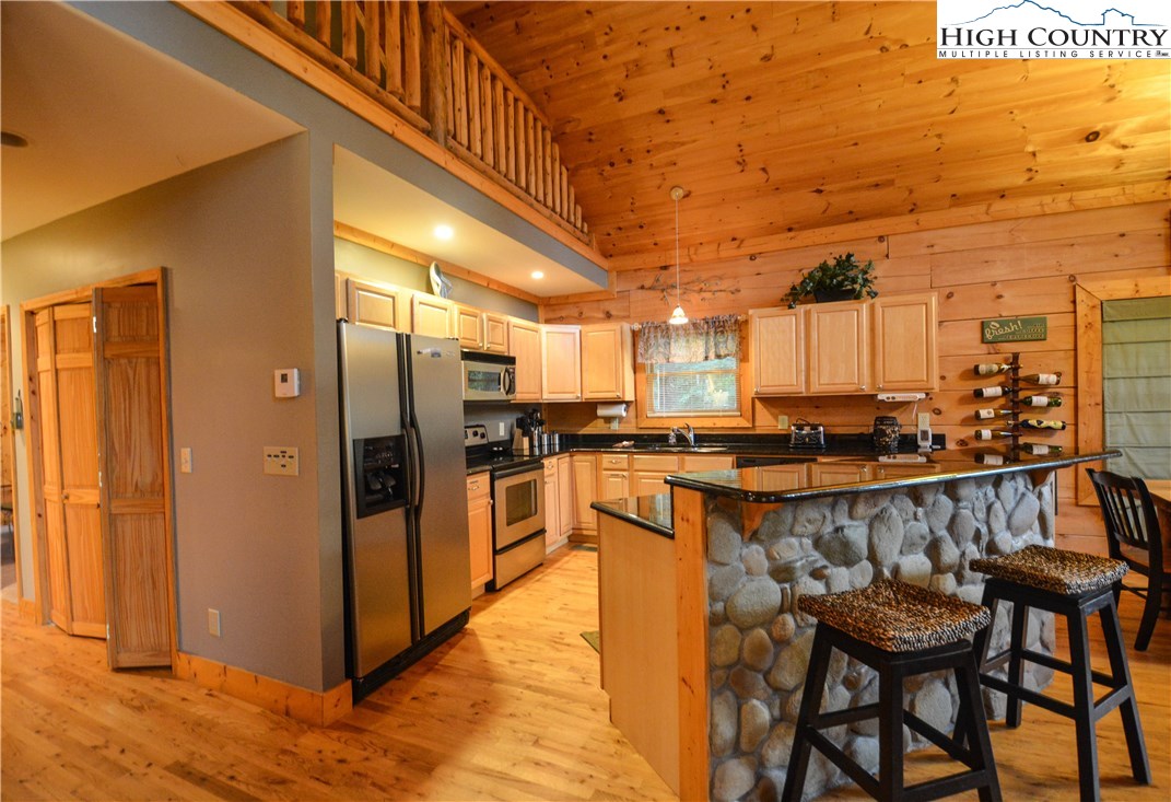 184 Riversound Drive Banner Elk, NC 28604 - Photo 10 of 35 Gallery Image 10