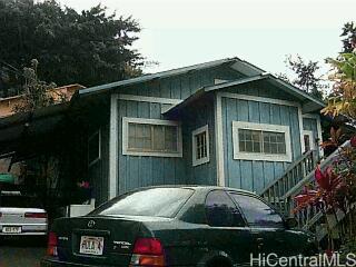 2827 A Booth Road Honolulu, HI 96813 - Photo 1 of 1 a front view of a house with yard