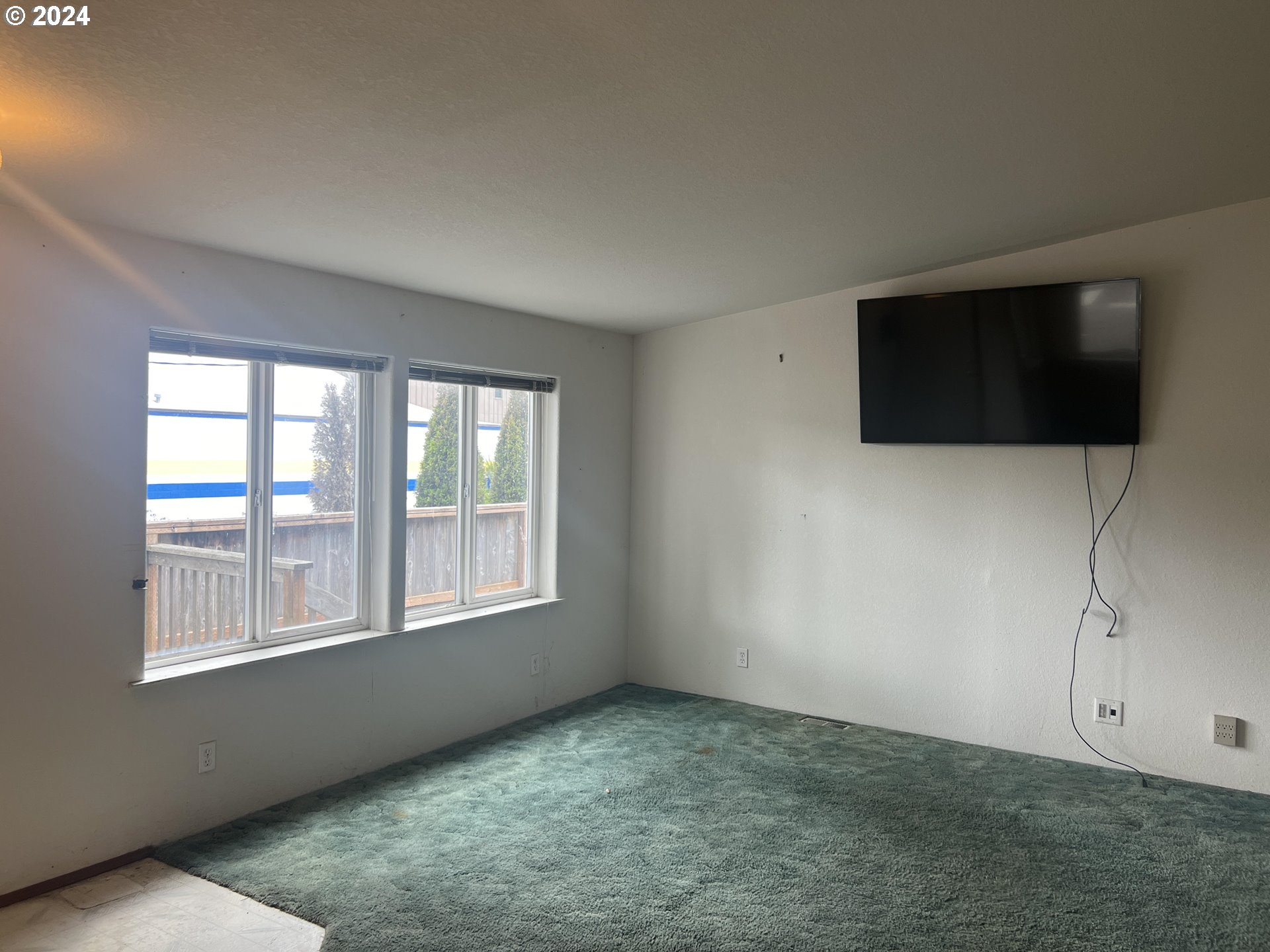 1699 27th Street, Unit 1 Florence, OR 97439 - Photo 4 of 31 Gallery Image 4