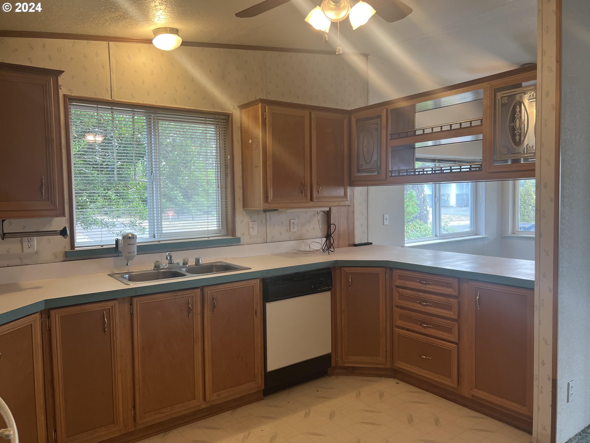 1699 27th Street, Unit 1 Florence, OR 97439 - Photo 6 of 31 Gallery Image 6