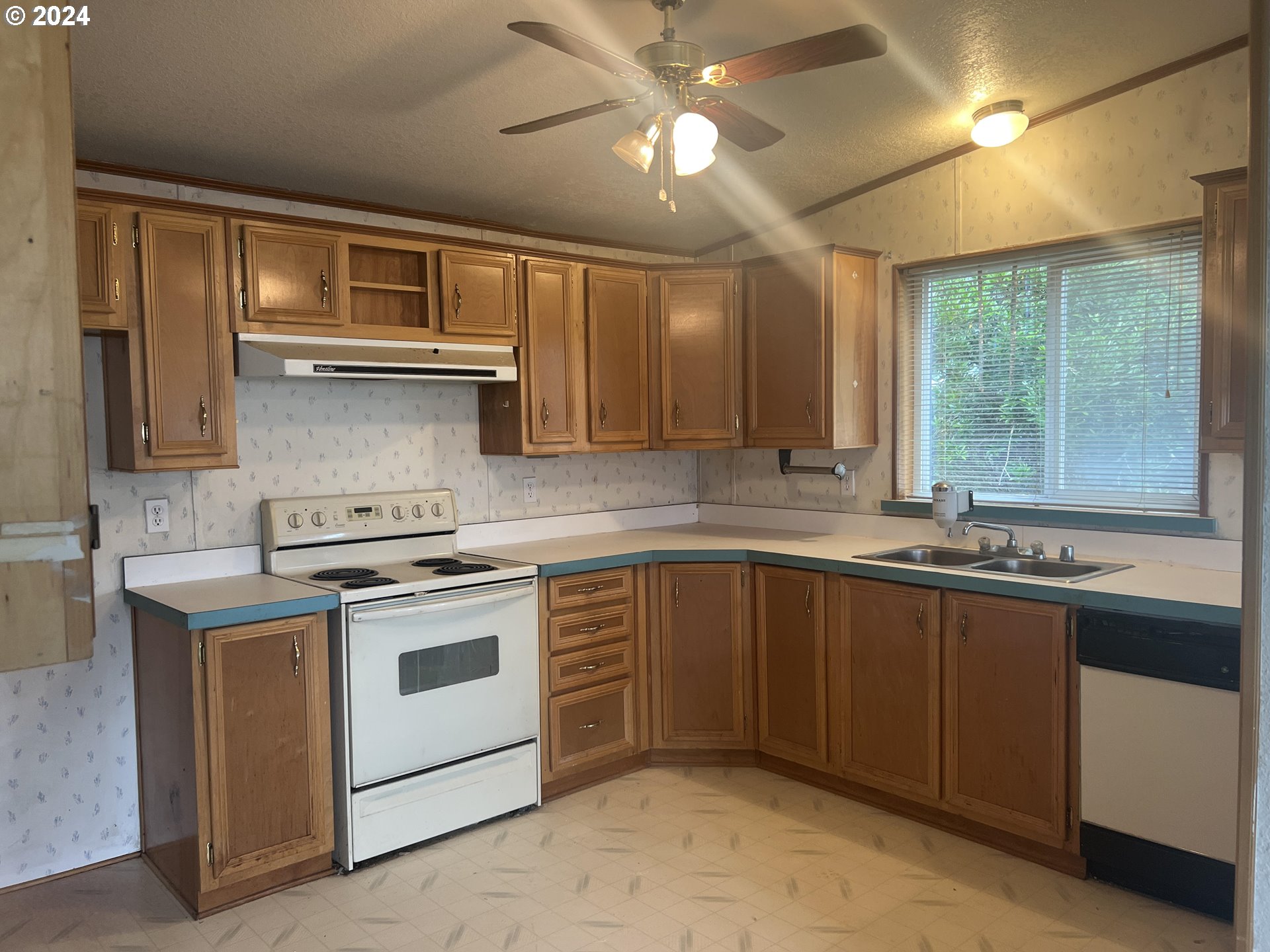 1699 27th Street, Unit 1 Florence, OR 97439 - Photo 7 of 31 Gallery Image 7