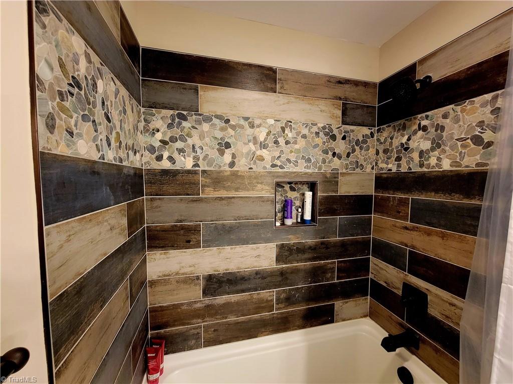 3519 Old Mountain Road Lexington, NC 27292 - Photo 18 of 33 2nd bathroom
