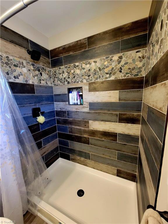 3519 Old Mountain Road Lexington, NC 27292 - Photo 26 of 33 Master Bath