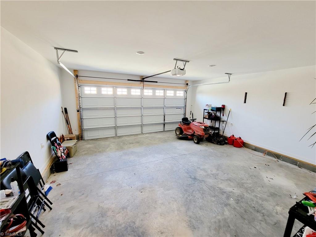 3519 Old Mountain Road Lexington, NC 27292 - Photo 29 of 33 Garage