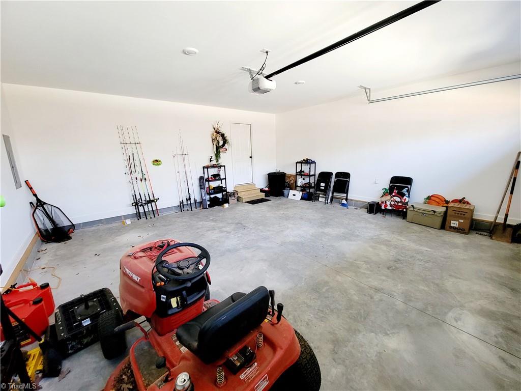 3519 Old Mountain Road Lexington, NC 27292 - Photo 30 of 33 Garage