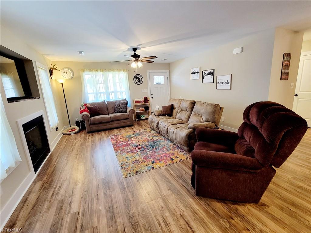3519 Old Mountain Road Lexington, NC 27292 - Photo 5 of 33 living