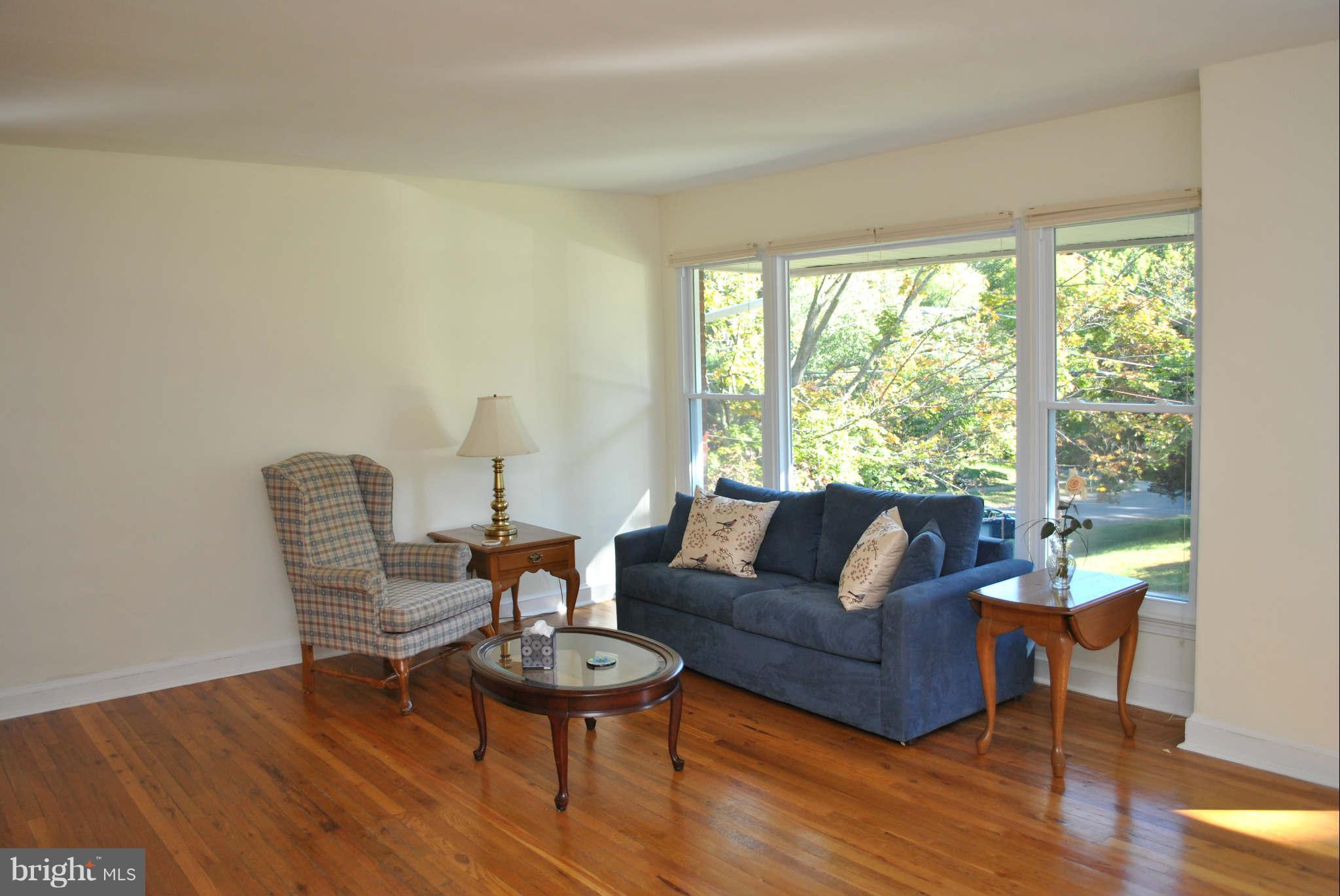 9018 Walden Road Silver Spring, MD 20901 - Photo 5 of 27 Living Room