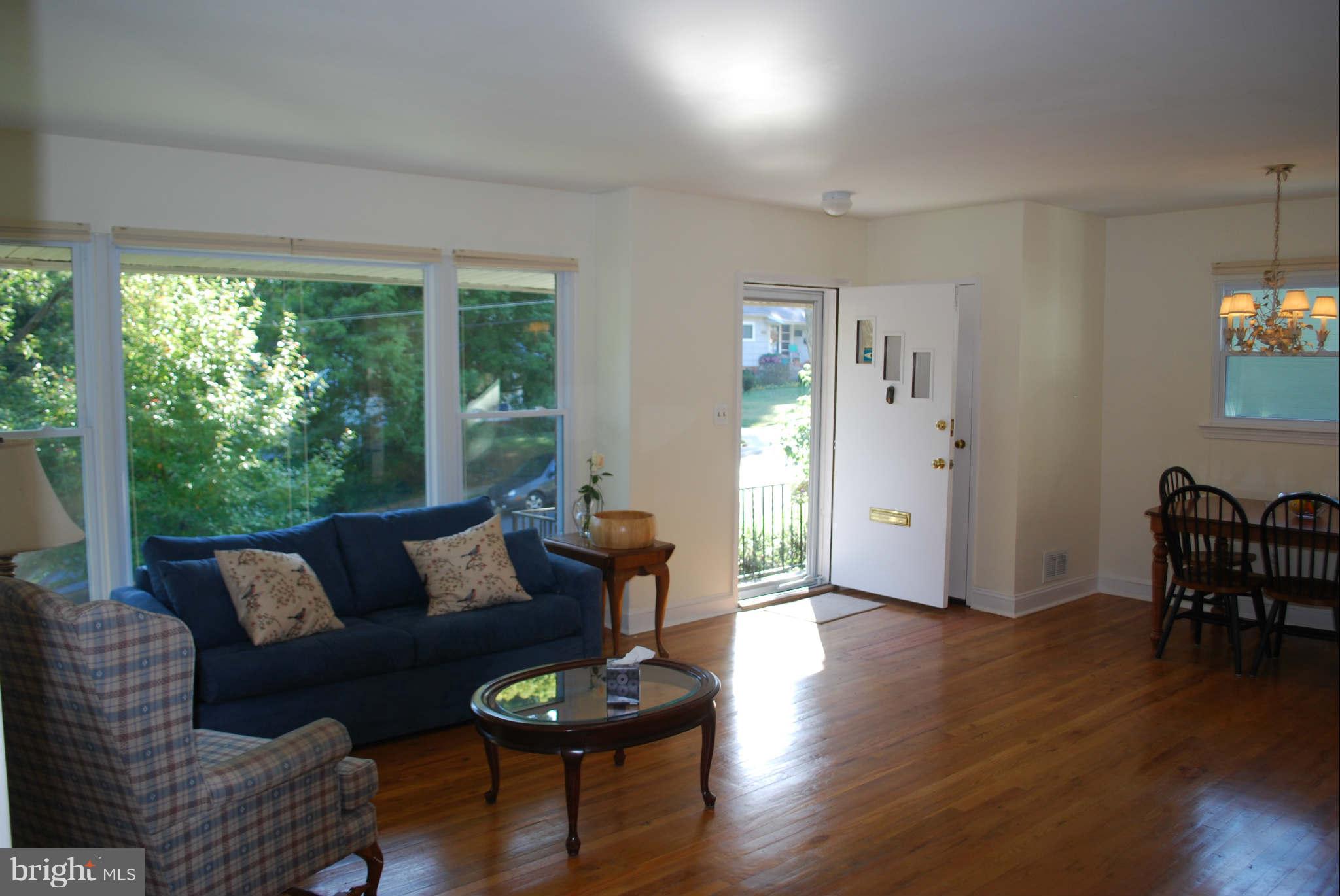 9018 Walden Road Silver Spring, MD 20901 - Photo 6 of 27 Living Room