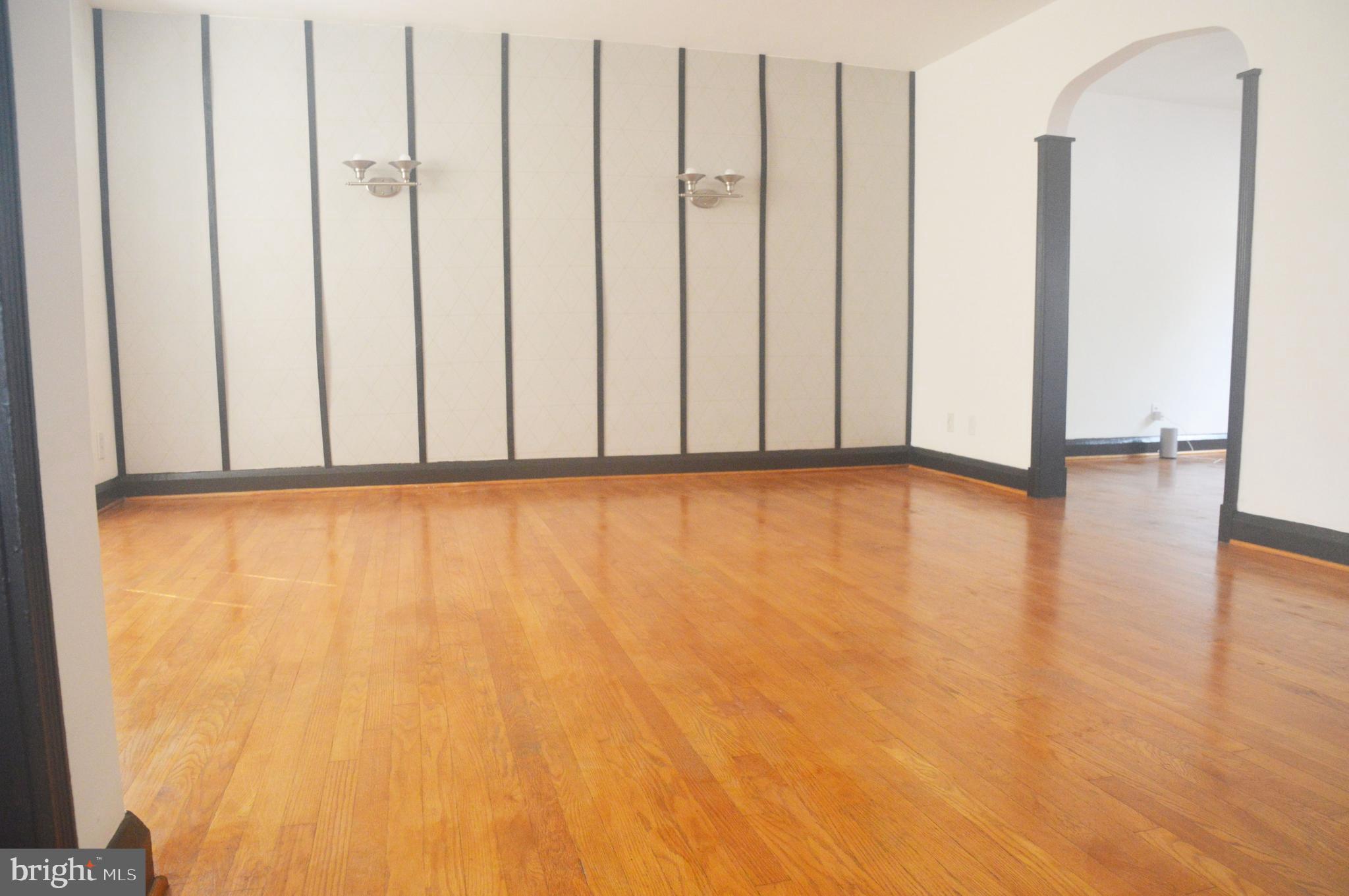 1522 Roundhill Road Baltimore, MD 21218 - Photo 6 of 24 Spacious living room