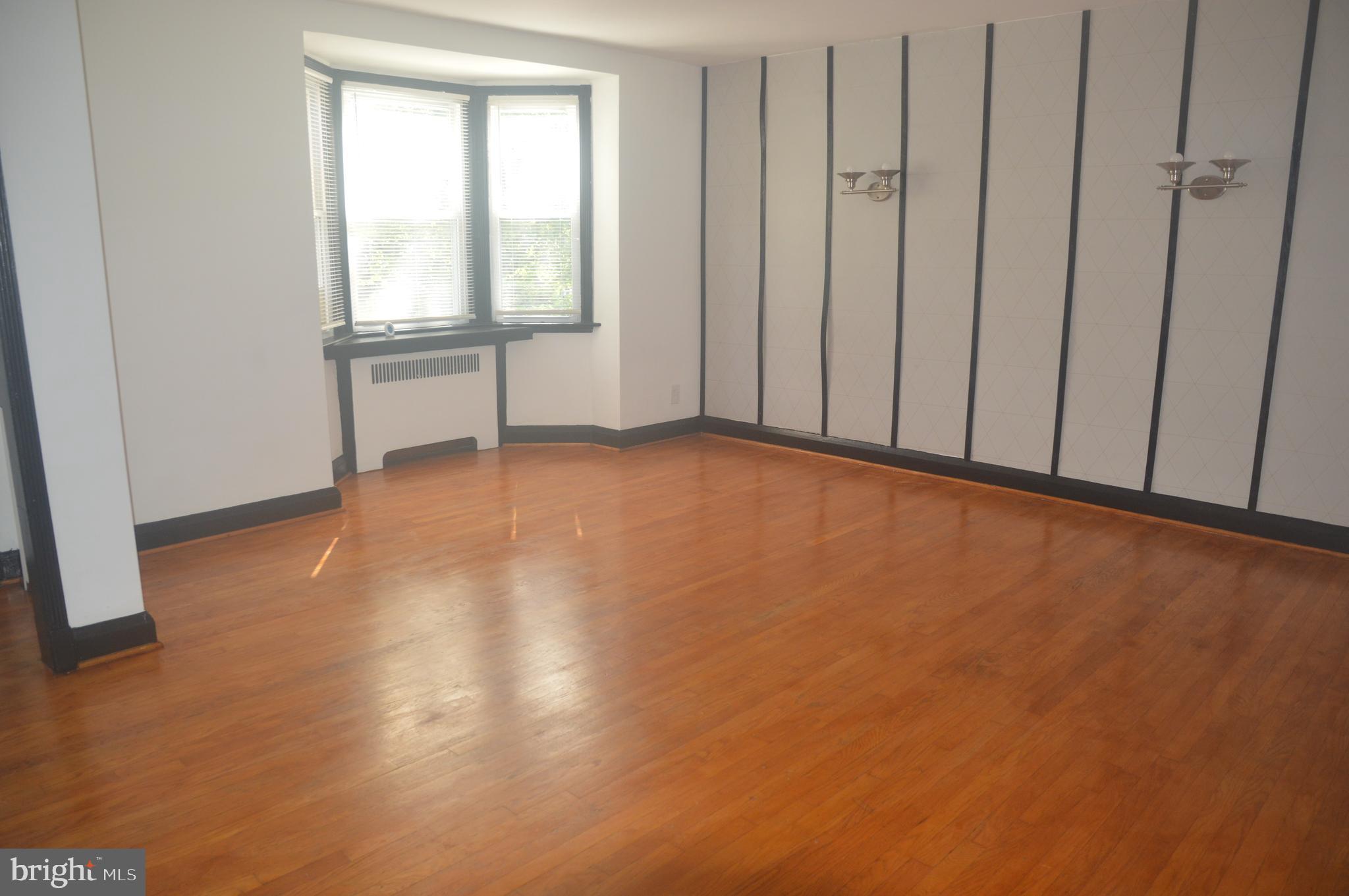 1522 Roundhill Road Baltimore, MD 21218 - Photo 7 of 24 Light filled living room
