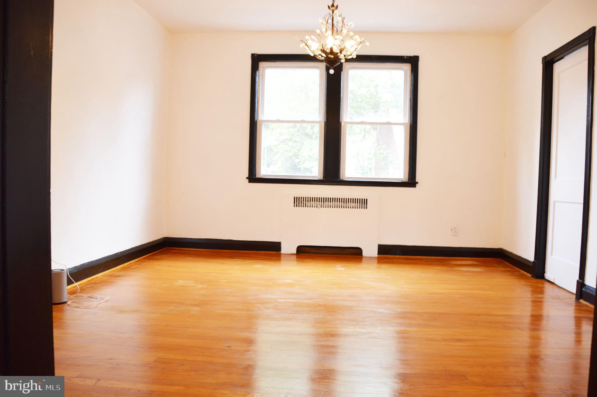 1522 Roundhill Road Baltimore, MD 21218 - Photo 8 of 24 Dining room