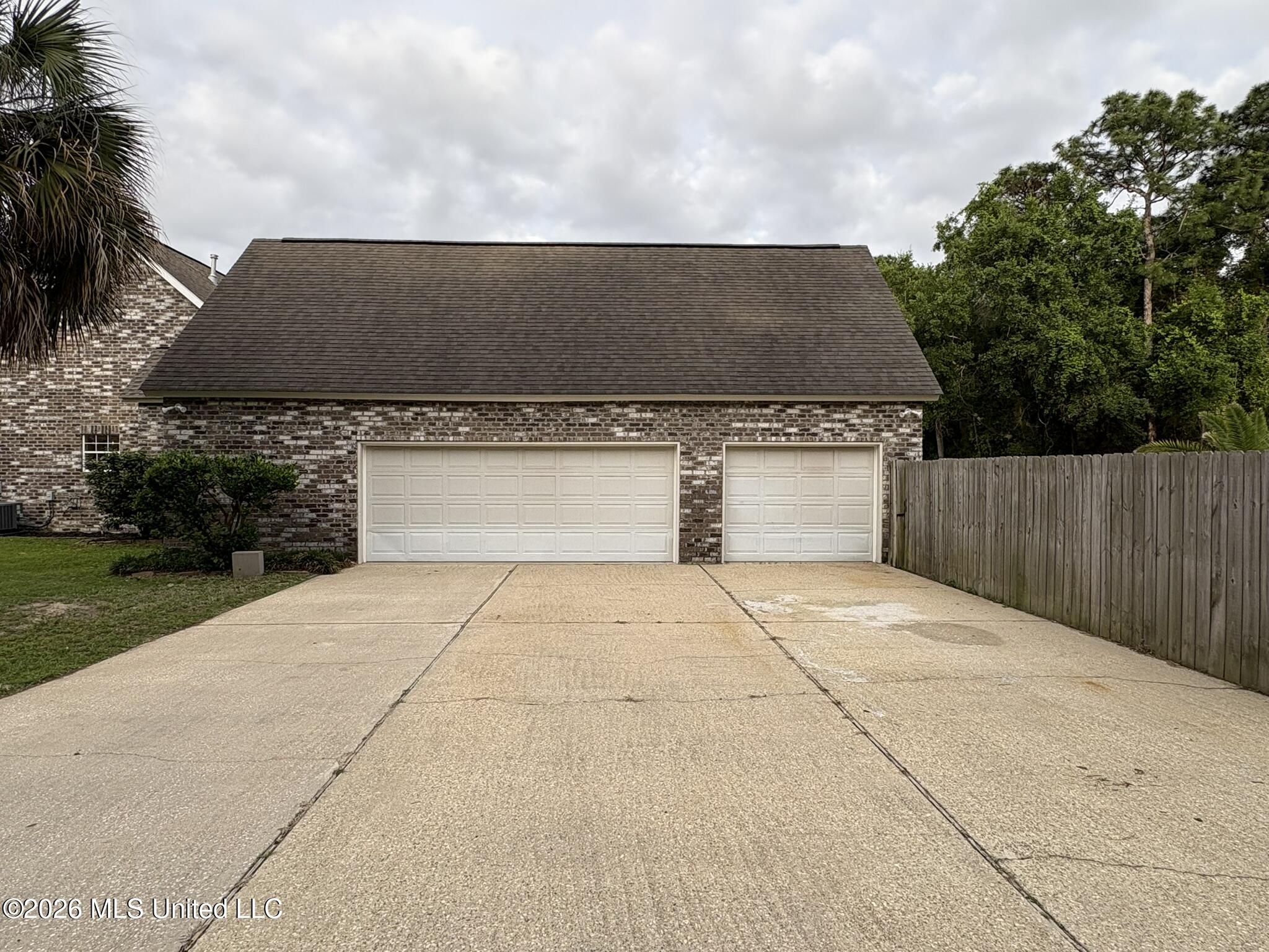 5601 Woody End Road Ocean Springs, MS 39564 - Photo 4 of 55 IMG_3944