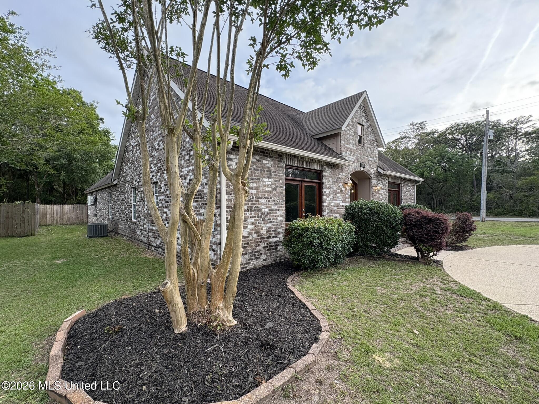 5601 Woody End Road Ocean Springs, MS 39564 - Photo 5 of 55 IMG_3946