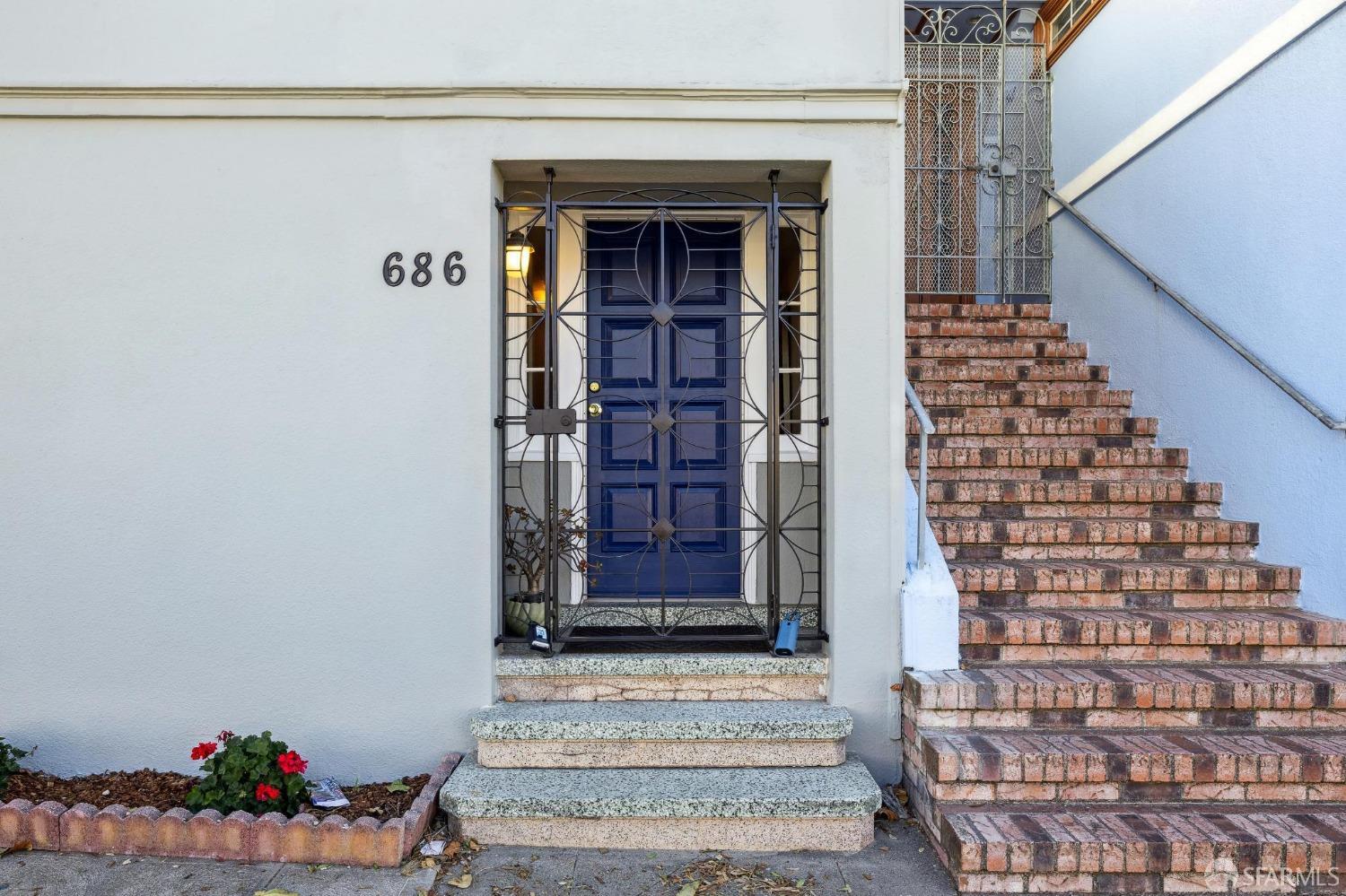 686 29th Avenue San Francisco, CA 94121 - Photo 5 of 69 a view of entryway with a front door