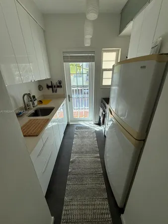 $2,600 | 901 Meridian Avenue, Unit 201, Miami Beach, FL 33139