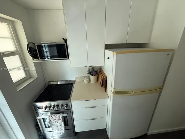 $2,600 | 901 Meridian Avenue, Unit 201, Miami Beach, FL 33139