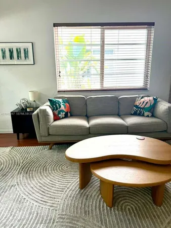$2,600 | 901 Meridian Avenue, Unit 201, Miami Beach, FL 33139
