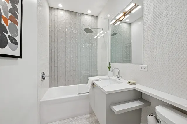 $725,000 | 2237 North Hoyne Avenue, Unit 3N, Chicago, IL 60647